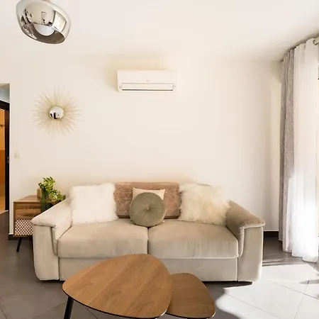 아파트 Air Conditioned Apartment, 3 Min Walk To The Beaches, Garage