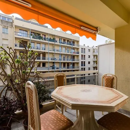Air Conditioned Apartment, 3 Min Walk To The Beaches, Garage 아파트 *