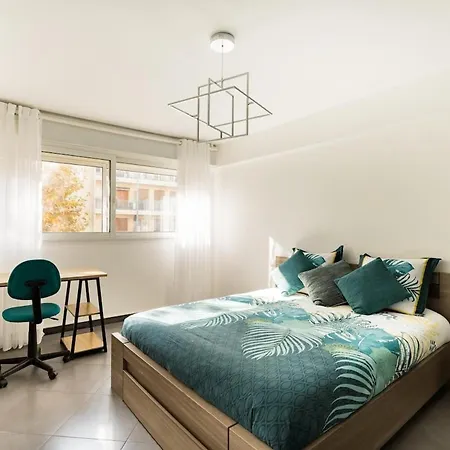 Air Conditioned Apartment, 3 Min Walk To The Beaches, Garage 아파트