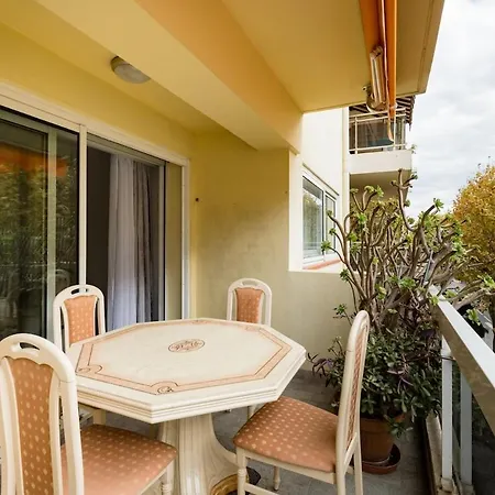 아파트 Air Conditioned Apartment, 3 Min Walk To The Beaches, Garage *