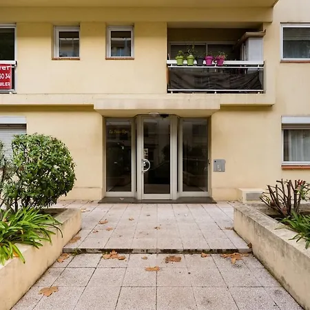 Air Conditioned Apartment, 3 Min Walk To The Beaches, Garage 아파트