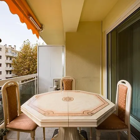 아파트 Air Conditioned Apartment, 3 Min Walk To The Beaches, Garage