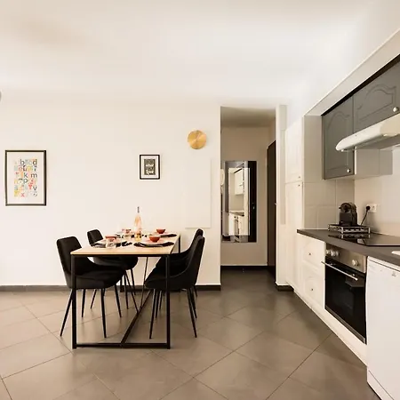 아파트 Air Conditioned Apartment, 3 Min Walk To The Beaches, Garage 앙티브