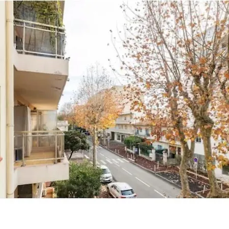 Air Conditioned Apartment, 3 Min Walk To The Beaches, Garage