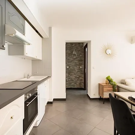 Air Conditioned Apartment, 3 Min Walk To The Beaches, Garage 아파트 앙티브