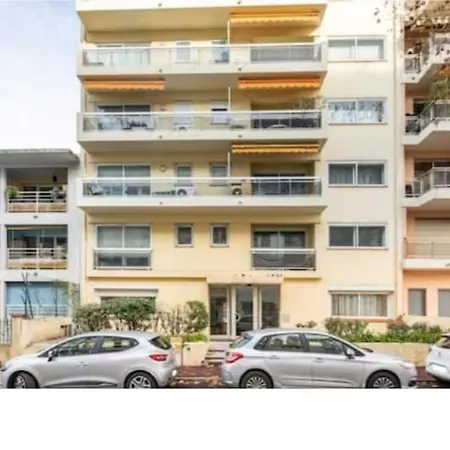 아파트 Air Conditioned Apartment, 3 Min Walk To The Beaches, Garage 앙티브