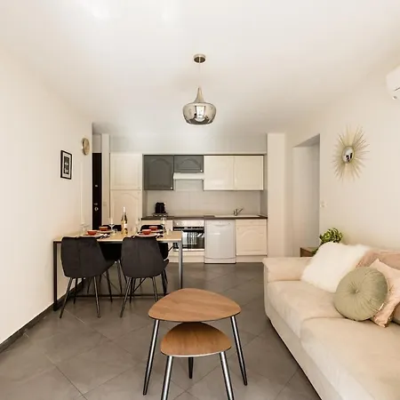Air Conditioned Apartment, 3 Min Walk To The Beaches, Garage * 앙티브