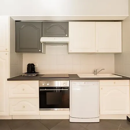 Air Conditioned Apartment, 3 Min Walk To The Beaches, Garage 아파트 *
